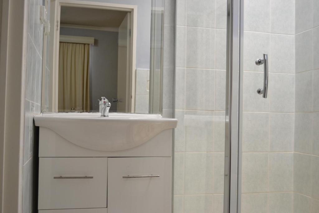 Chadstone Executive 2*
